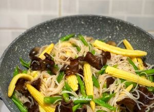 Hình của món Bún Xào Chay Thập Cẩm.