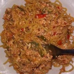A picture of Fried indomie (instant noodles).