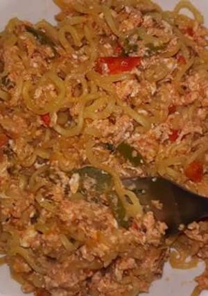A picture of Fried indomie (instant noodles).