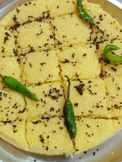 ढोकला (dhokla recipe in Hindi) रेसिपी मुख्य फोटो