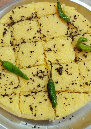 ढोकला (dhokla recipe in Hindi) रेसिपी मुख्य फोटो