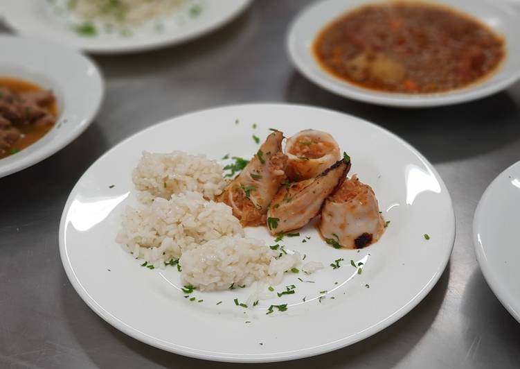 Calamares rellenos de langostinos con arroz