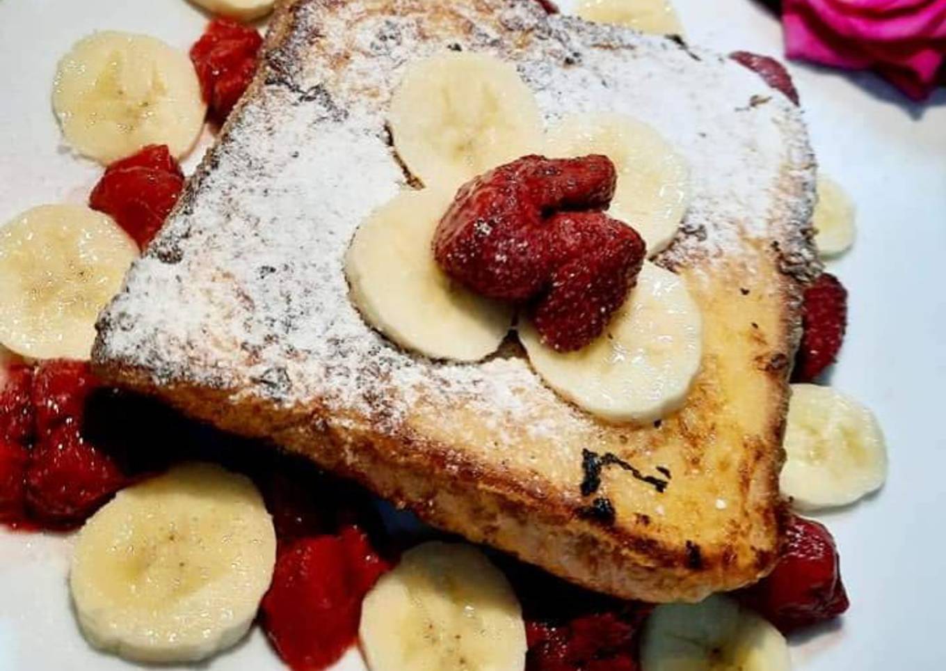 French Toast with banana n Strawberry 😋