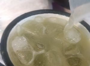 Una foto de Agua Fresca de Pepino y Limón