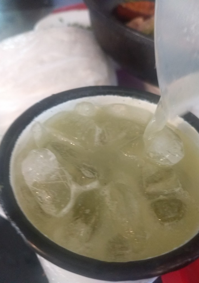 Una foto de Agua Fresca de Pepino y Limón