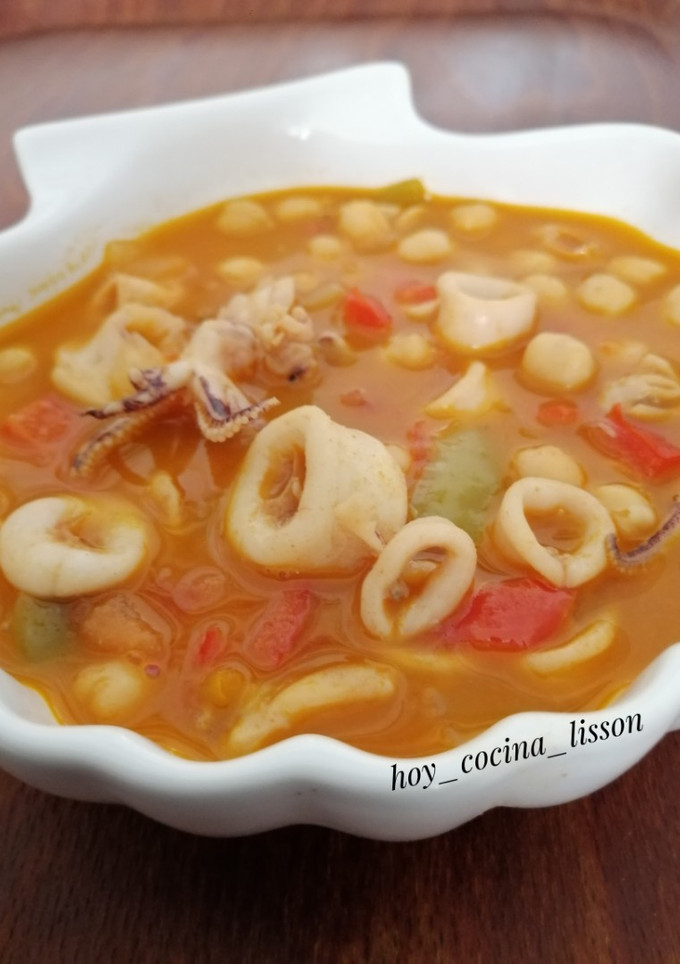 Una foto de Garbanzos con calamares