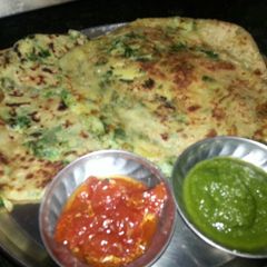 A picture of Spring onion paratha.