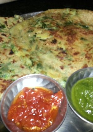 A picture of Spring onion paratha.