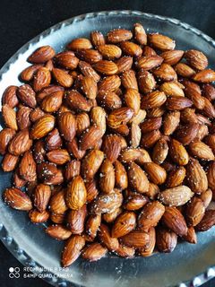 રોસ્ટેડ આલમોન્ડ(rosated almonnd in Gujarati) રેસીપી મુખ્ય ફોટો