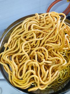 તીખા ગાંઠિયા (Tikha Ganthia Recipe In Gujarati) રેસીપી મુખ્ય ફોટો