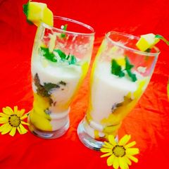 A picture of Oats-mango smoothie.