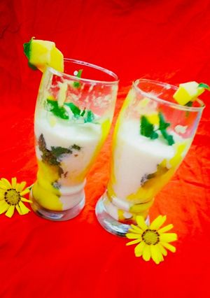 A picture of Oats-mango smoothie.
