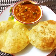 A picture of Instant Chhole Bhature.