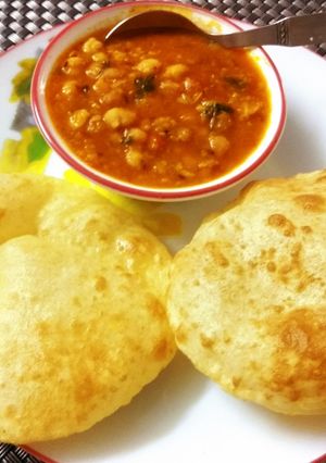 A picture of Instant Chhole Bhature.