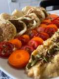 Pancakes salati con Hummus di ceci e verdure 🥞🍅🥕