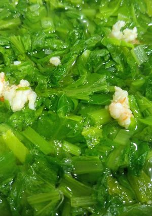 A picture of Vietnamese Mustard Greens Soup with Shrimp.