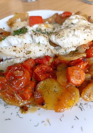 Una foto de Mar y Tierra con Bacalao y Verduras