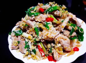 Hình của món Thịt heo xào sả ớt.