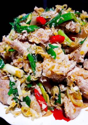 Hình của món Thịt heo xào sả ớt.