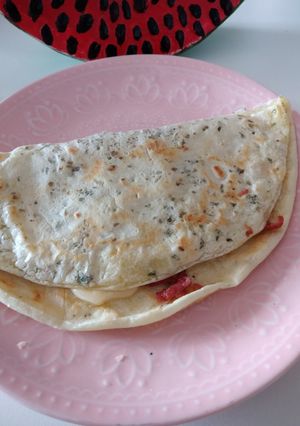 Foto de Crepioca com calabresa e queijo tipo minas