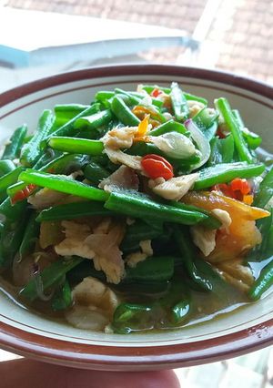 Foto resep Tumis Bunga Bawang Sirip Tahu Pedas