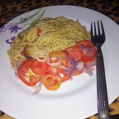 Non scotch bonnet spag with tomato salad A picture of Non scotch bonnet spag with tomato salad.