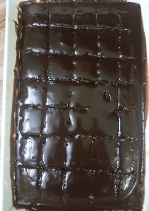 صورة لوصفة كيكة سريعة بصوص الشوكولا 🎂