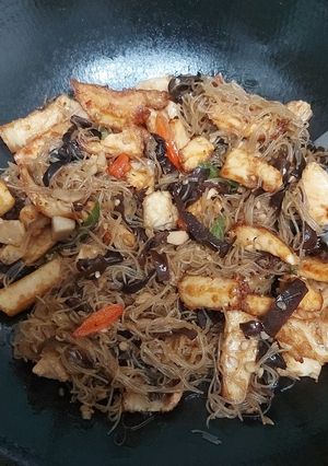Foto resep Tumis Bihun Jamur Kuping