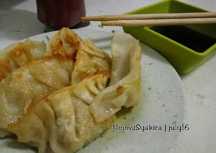 Langkah Mudah untuk Menyiapkan Gyoza/dumpling Ayam ala Bunda Syakira yang Lezat Sekali