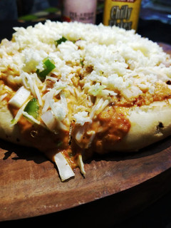 A picture of Instant veg indian pizza.