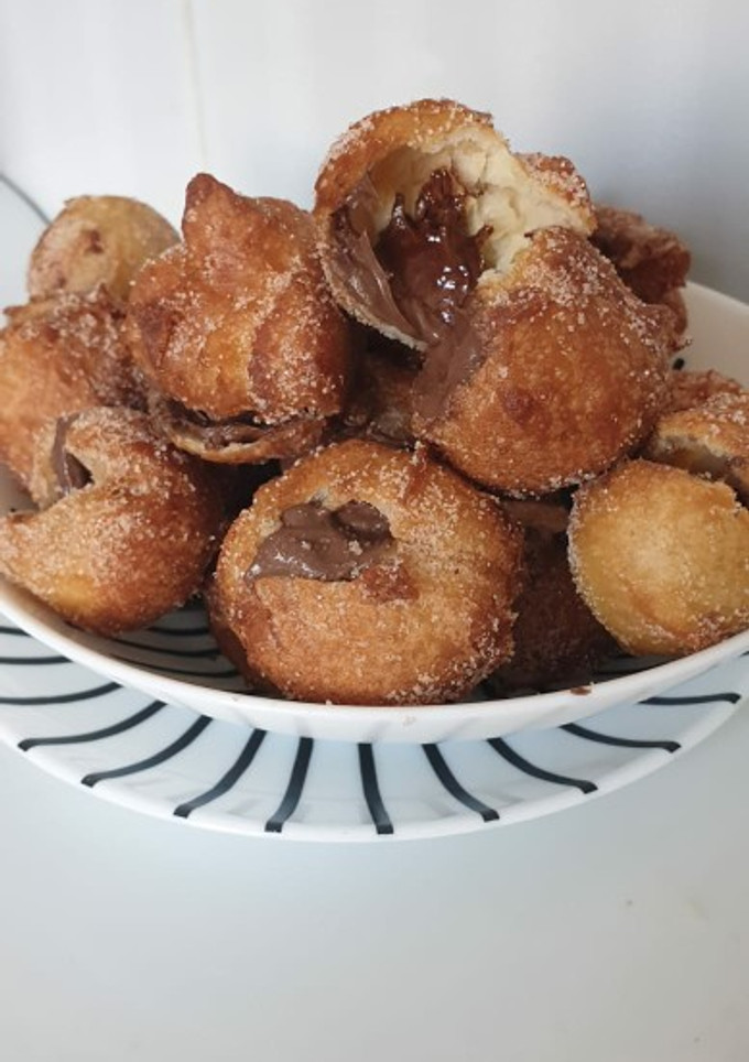 Una foto de Buñuelos tradicional sin levadura rellenos de chocolate