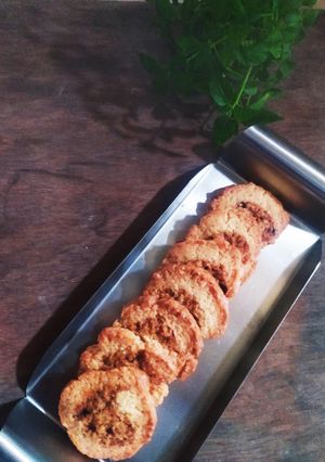 नो ओव्हन चॉकलेट कुकीज (no oven chocolate cookies recipe in marathi) रेसिपी चे मुख्य फोटो 