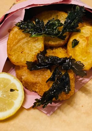 Foto di Cono Schnitzel e patate con prezzemolo 🌿 fritto e limone