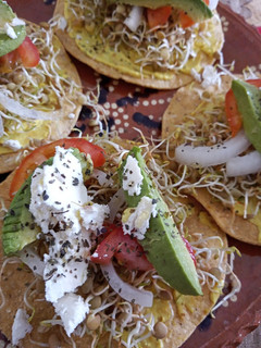 Una foto de Tostadas con germinado 🌿🌾