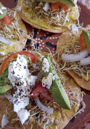 Una foto de Tostadas con germinado 🌿🌾