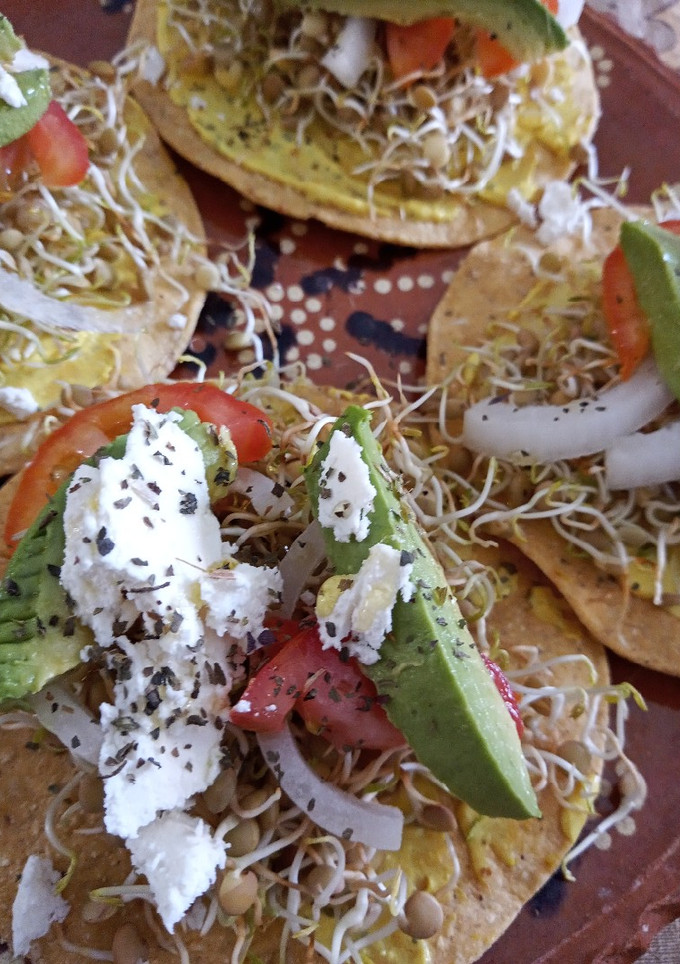 Una foto de Tostadas con germinado 🌿🌾