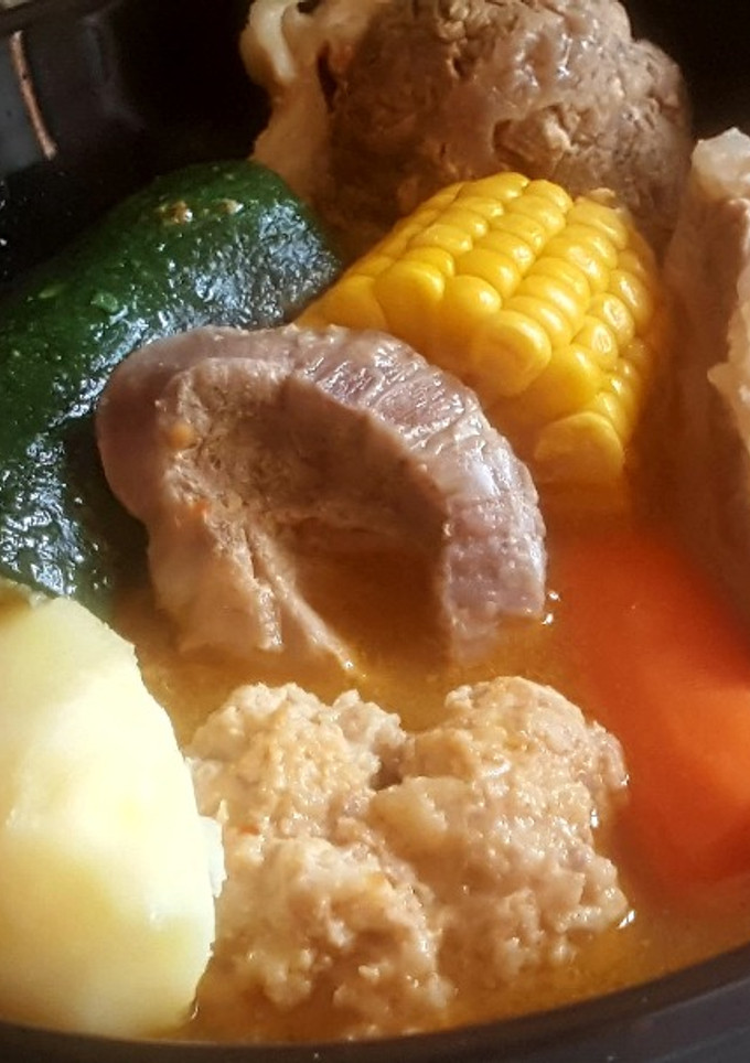 Una foto de Mole de Olla