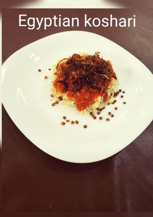 A picture of Egyptian koshari.