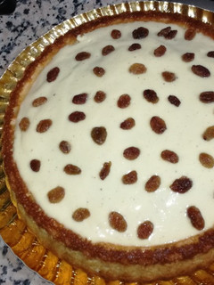 Una foto de Tarta de yogur con almíbar de naranja toronja y crema pastelera