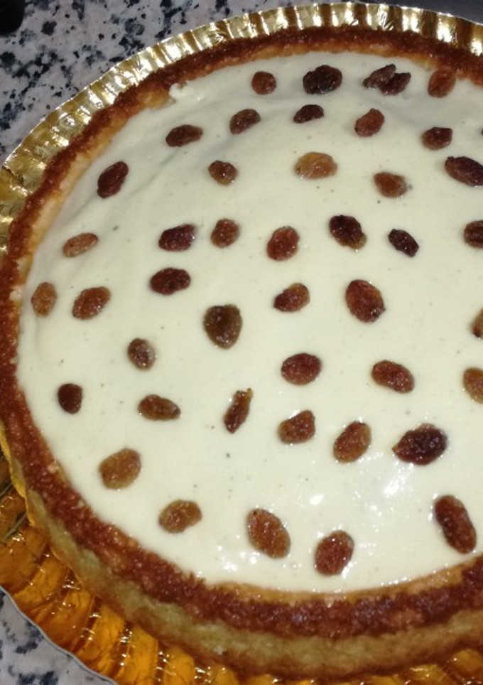 Una foto de Tarta de yogur con almíbar de naranja toronja y crema pastelera