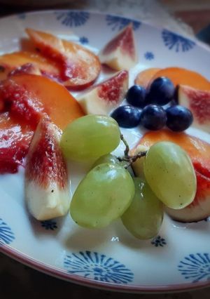 Une photo de Fruits de saison au yaourt nature❤