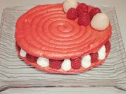 Une photo de macarons framboise