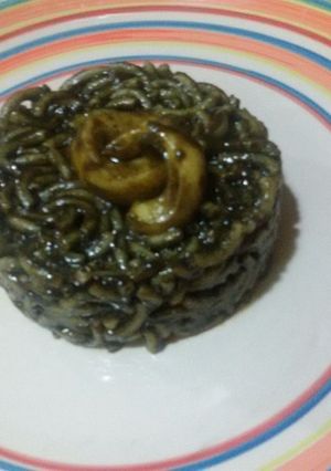 Foto principal de Fideuá negra con calamares con Thermomix