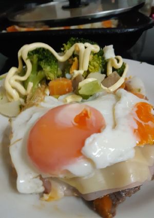 Una foto de Chivito a la uruguayaaa