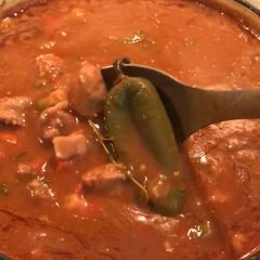 A picture of Cajun chicken and sausage piquant.