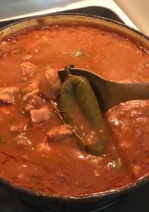 A picture of Cajun chicken and sausage piquant.