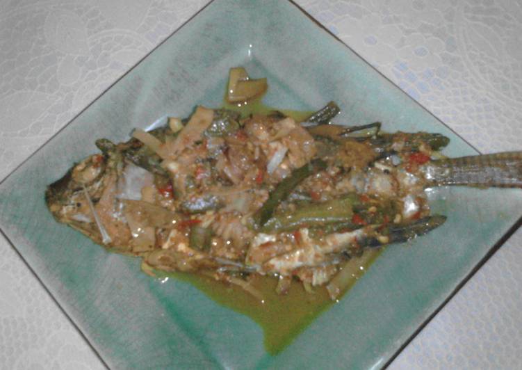 Cara Membuat Ikan Mujair Bumbu Arsik, Menggugah Selera