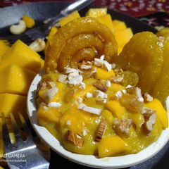 A picture of Creamy mango rabri with jalebi.