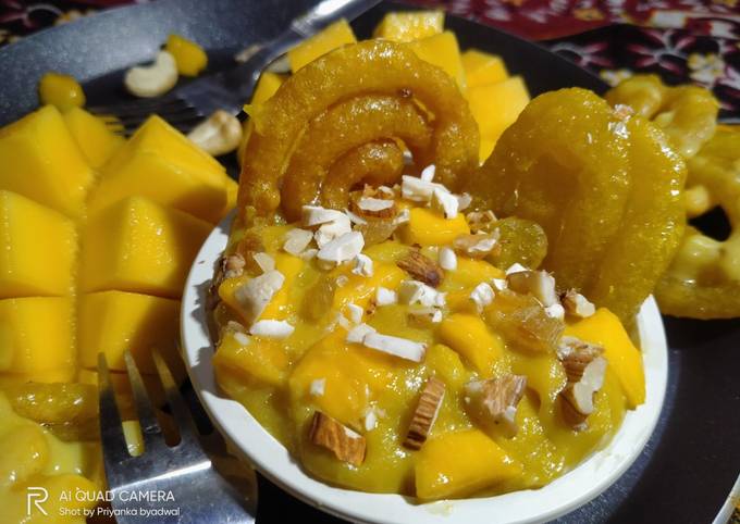 Easiest Way to Make Appetizing Creamy mango rabri with jalebi
