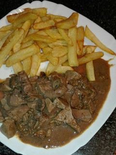 Una foto de Chanfaina burguillana Con patatas fritas